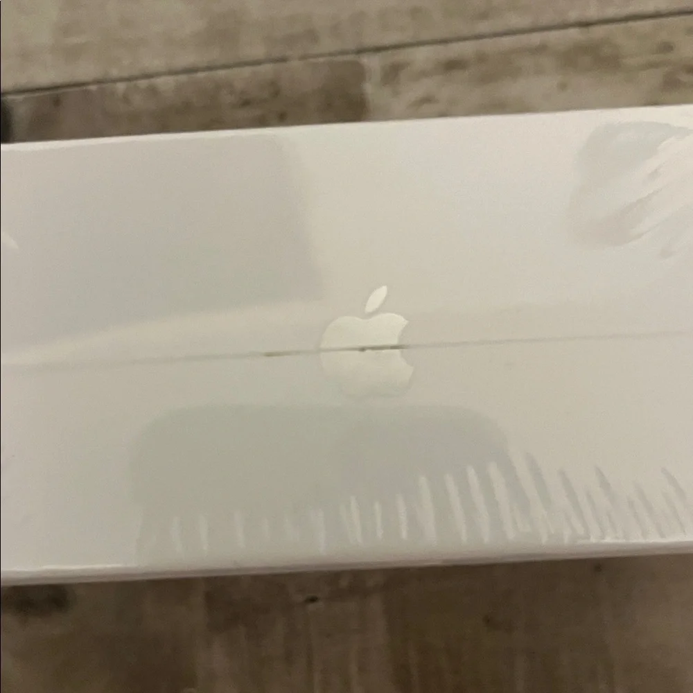 Apple Wireless Earbuds in White